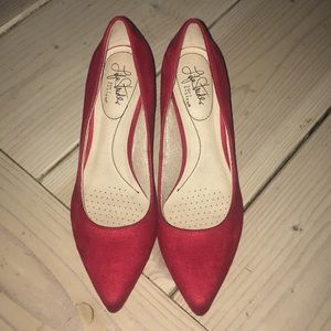 👠 Beautiful Red Suede Heels! Like New